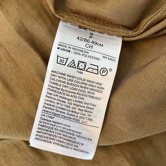 Sleeveless button up - Picture 4 of 6